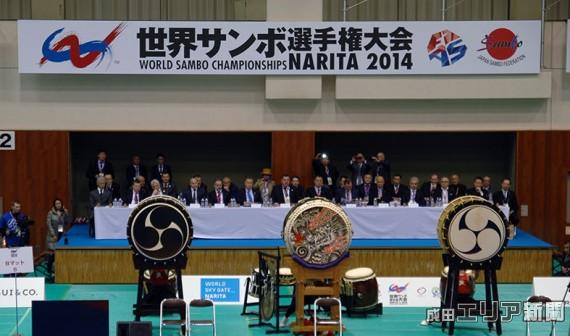 和太鼓の演奏で世界からの選手を歓迎